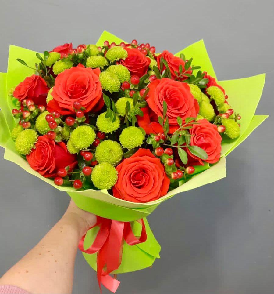 Букет цветов из: Хризантемы и Розы в Красноярской Ростовская область