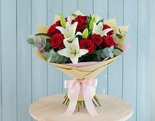 Букет цветов из:  Лилии и Розы в Красноярской Ростовская область
