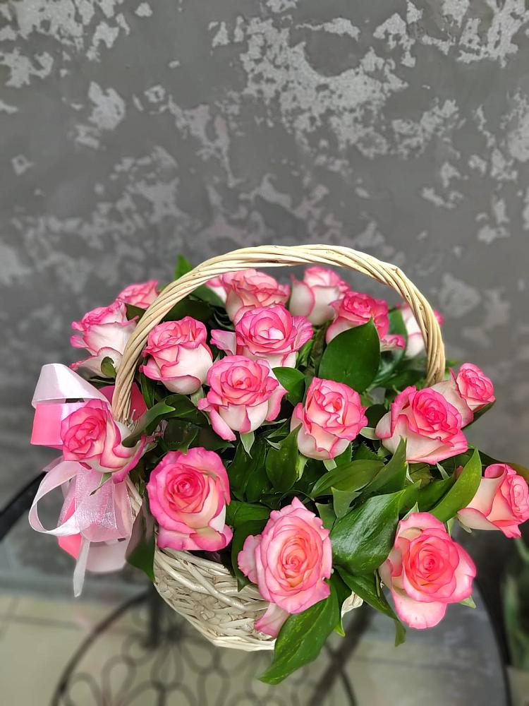 Цветочная композиция из Розы в корзине в Красноярской Ростовская область