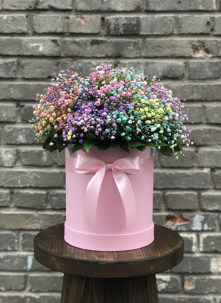 Цветочная композиция из Гипсофила и Розы в шляпной коробке в Красноярской Ростовская область