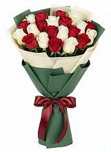Букет Микс из красных и белых роз в Красноярской Ростовская область