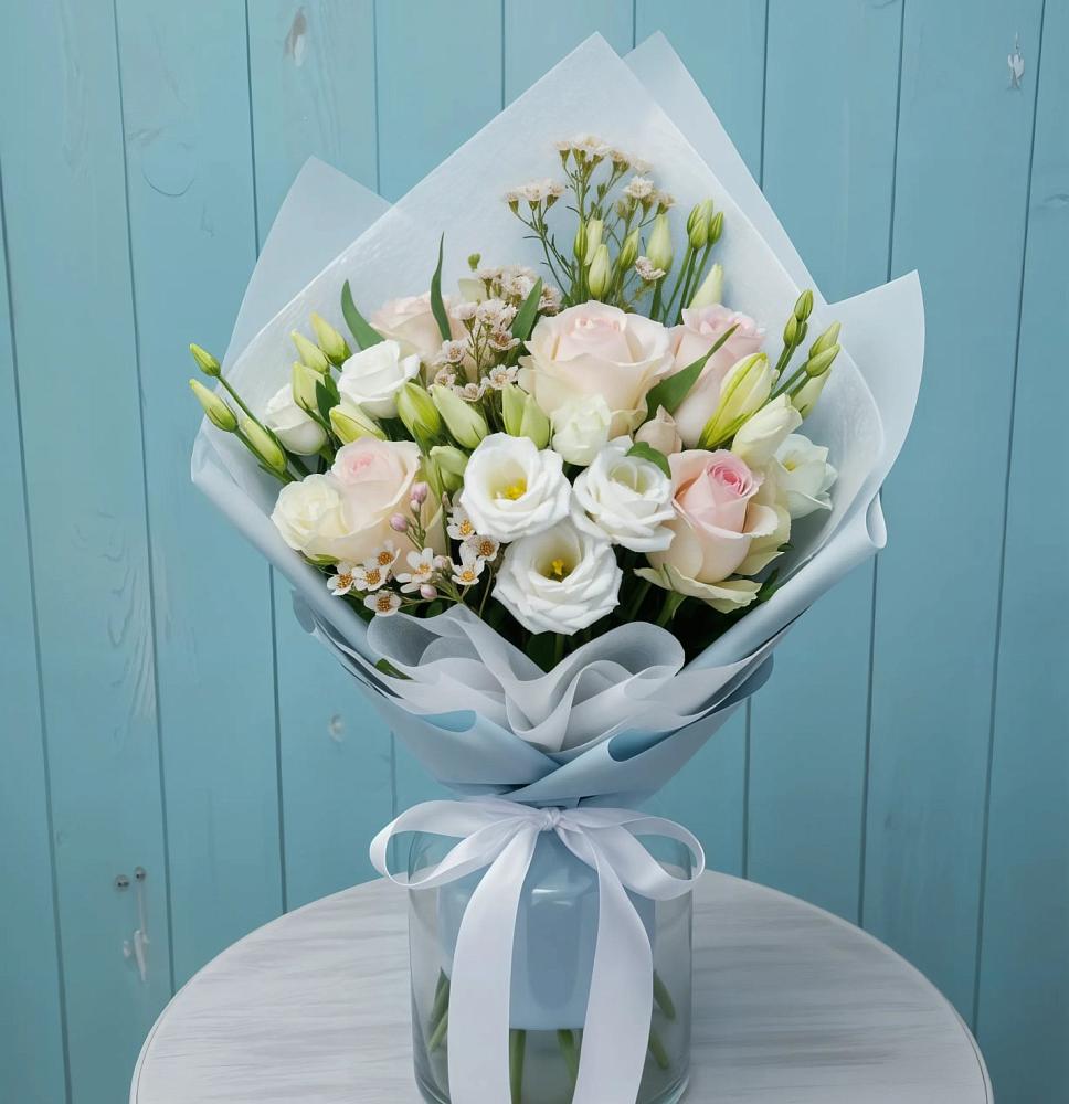 Букет цветов из: Розы и Лизиантусы в Красноярской Ростовская область