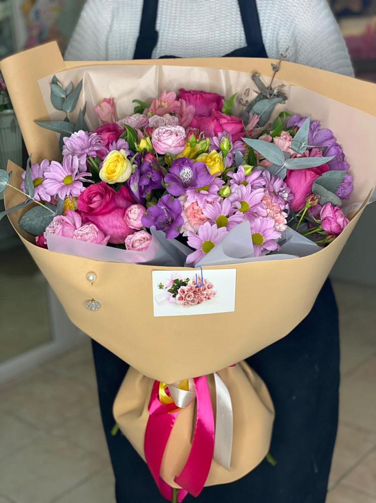 Букет цветов из: Хризантемы, Гвоздики и Альстромерии в Красноярской Ростовская область