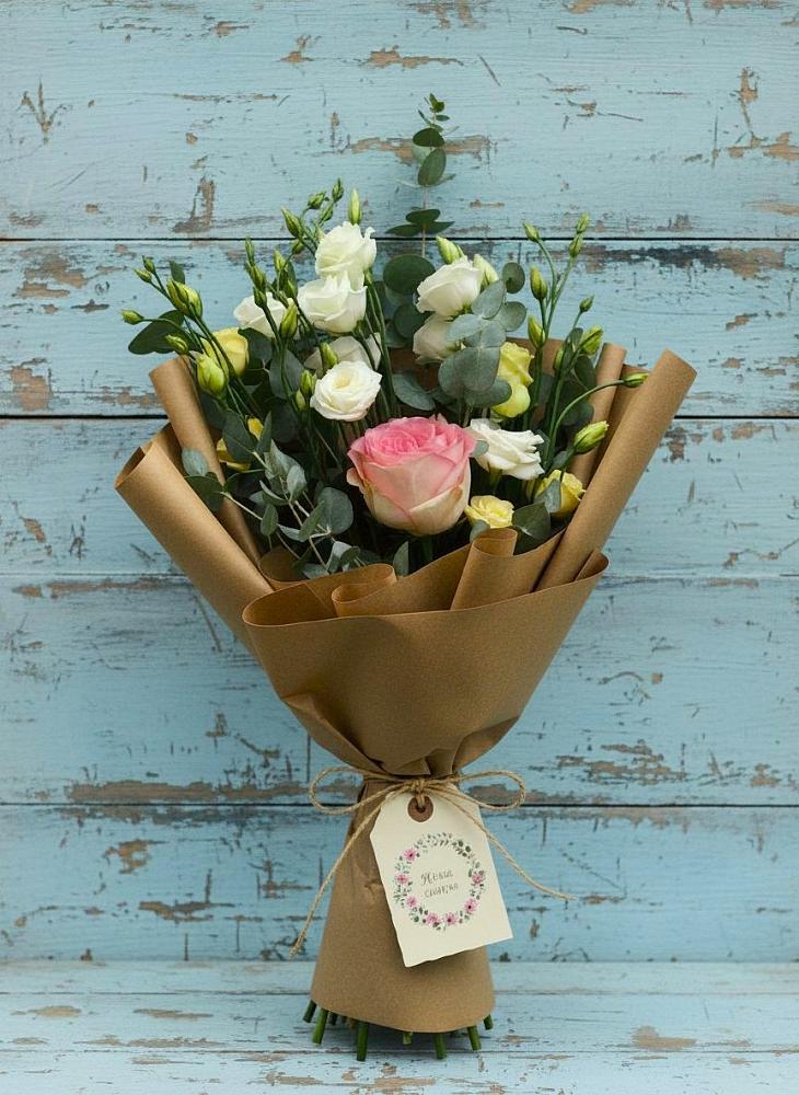 Букет цветов из: Розы и Лизиантусы в Красноярской Ростовская область