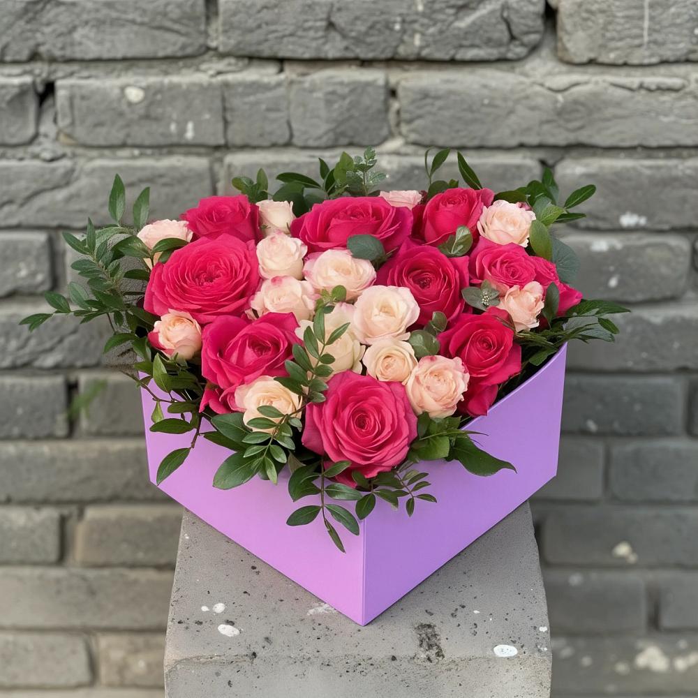 Цветочная композиция из Розы в коробке в Красноярской Ростовская область