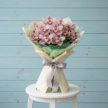 Букет цветов из:  Орхидеи и Розы в Красноярской Ростовская область