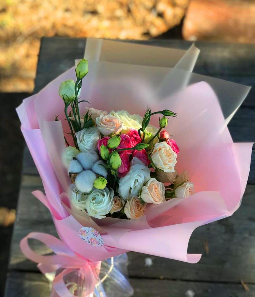 Букет цветов из: Розы и Лизиантусы в Красноярской Ростовская область