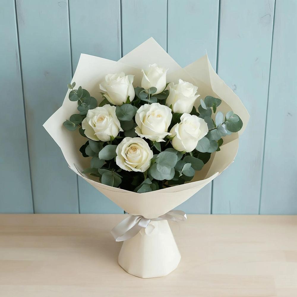 Букет Белые розы в Эвкалипте в Красноярской Ростовская область