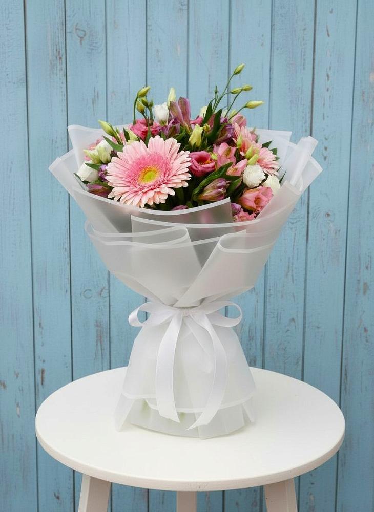 Букет цветов из: Герберы, Альстромерии и Лизиантусы в Красноярской Ростовская область