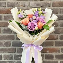 Букет цветов из:  Лизиантусы и Розы в Красноярской Ростовская область
