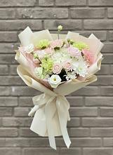 Букет цветов из:  Гвоздики, Розы, Лизиантусы и Хризантемы в Красноярской Ростовская область