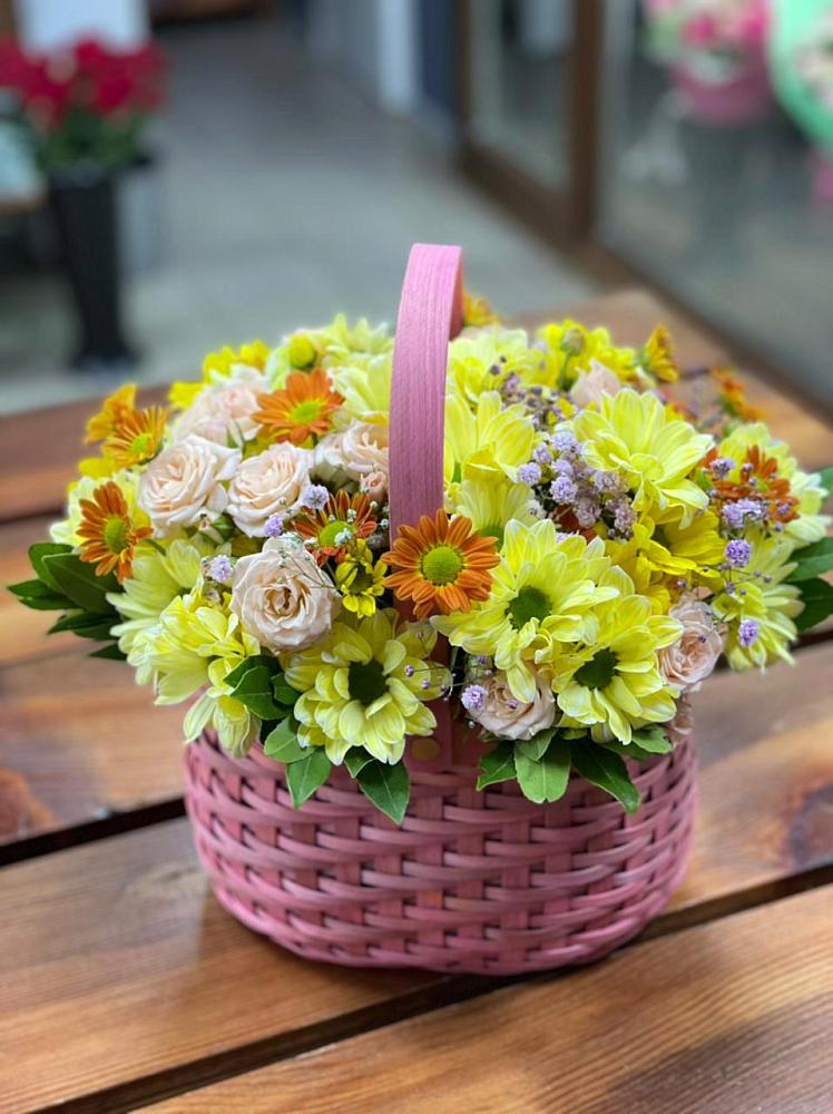 Цветочная композиция из Хризантемы и Розы в корзине в Красноярской Ростовская область