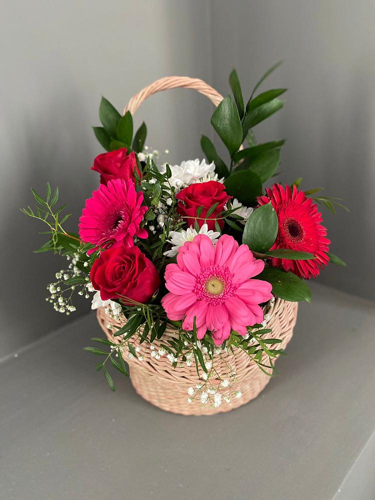 Цветочная композиция из Розы, Хризантемы и Герберы в корзине в Красноярской Ростовская область