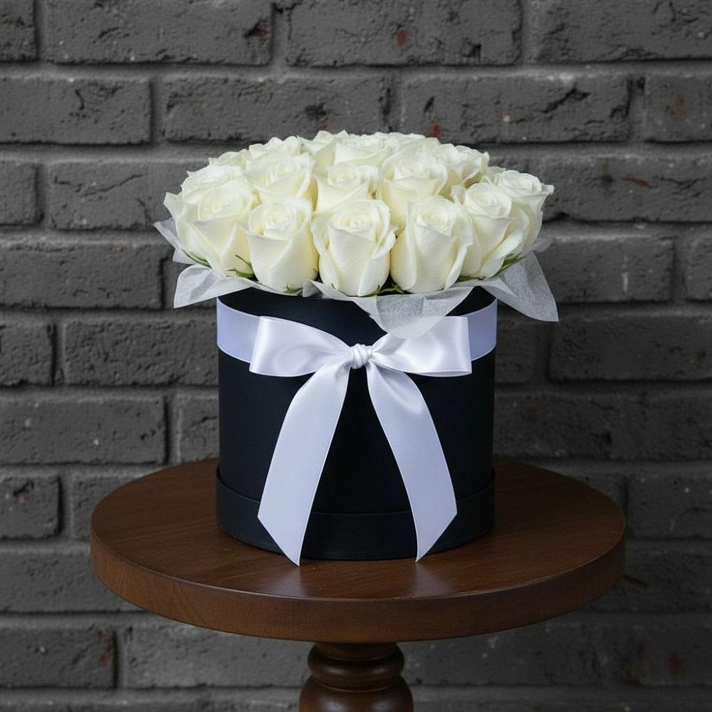 Цветочная композиция из Розы в шляпной коробке в Красноярской Ростовская область