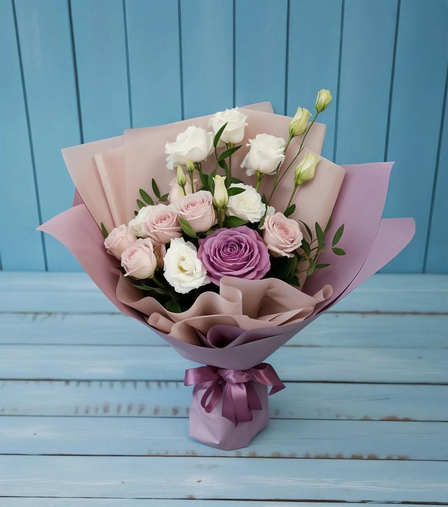 Букет цветов из: Розы и Лизиантусы в Красноярской Ростовская область